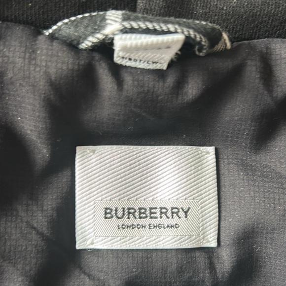 Burberry boys heavy flannel lined jacket size 8 with hood
Great condition! - Picture 4 of 6
